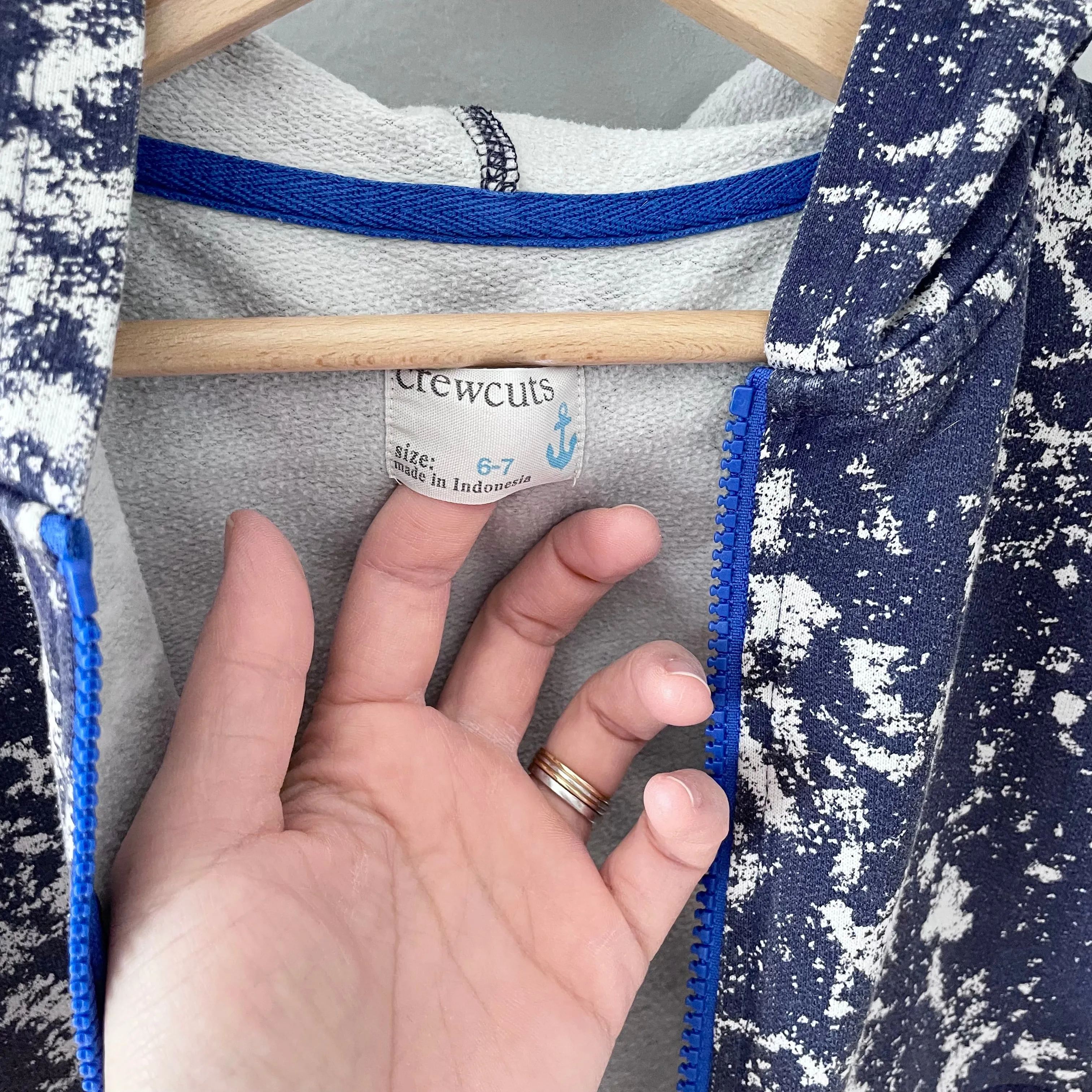 Crewcuts / Navy zip up hoodie / 6-7Y